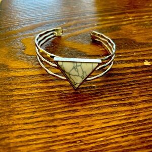 Bracelet not marked with stone